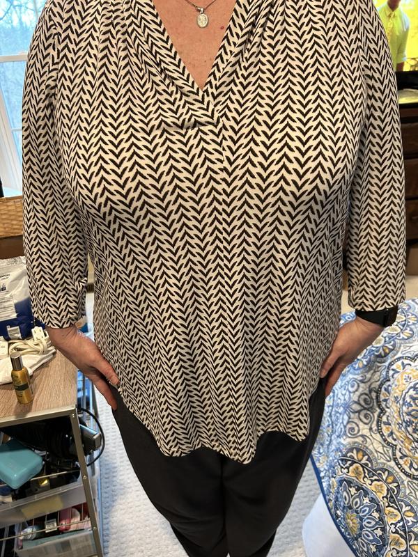 Please ignore the clutter, getting a bathroom remodeled. Love this top!