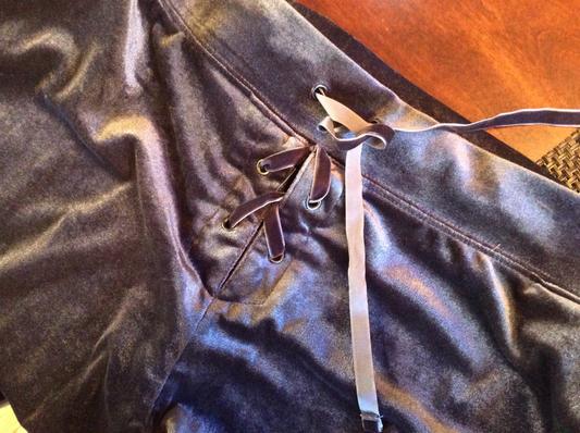 Cute criss-cross lacing and beautiful color!