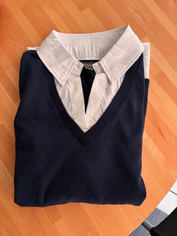 Cute shirt but the collar is wrinkly ("blouse" is a bit thin).