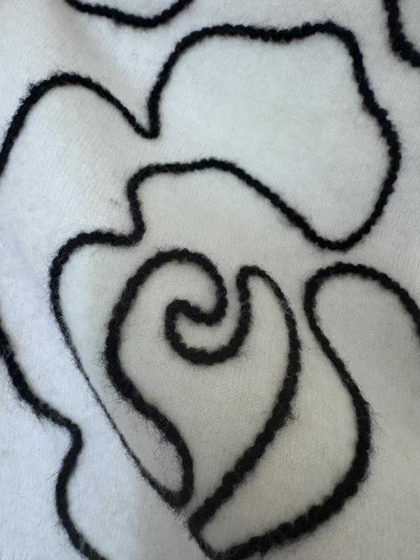 Close up of the yarn design