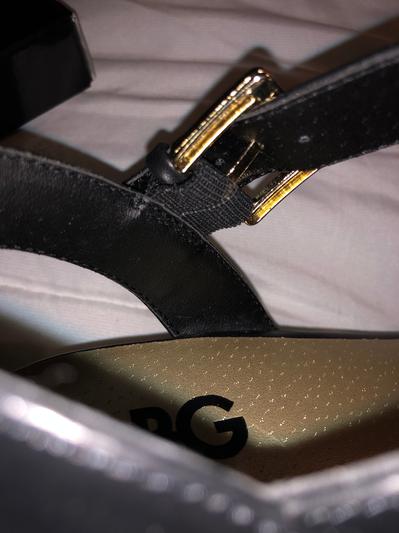 Elastic piece which helps with getting the sandal off n on