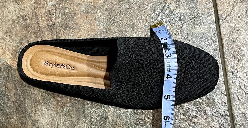 The fabric is quite stretchy.