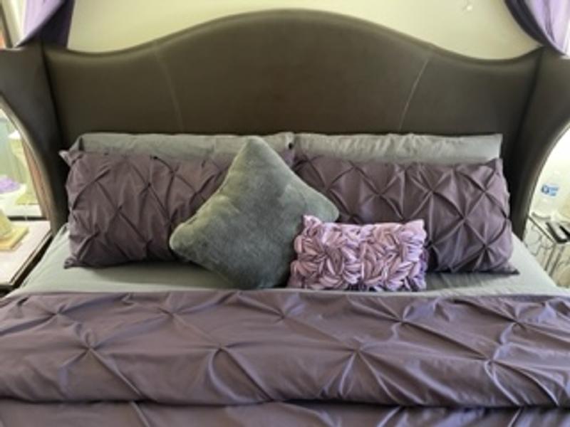 Customer carousel item 11.