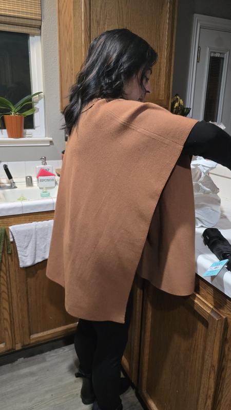 It sits perfectly on my shoulders without the restraining of my arm movements.