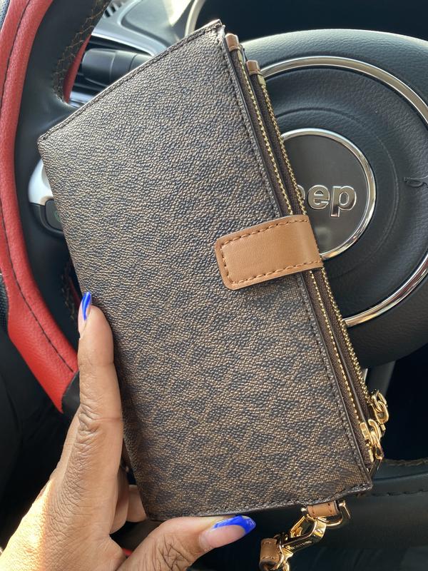 Logo Jet Set Double-Zip Wristlet