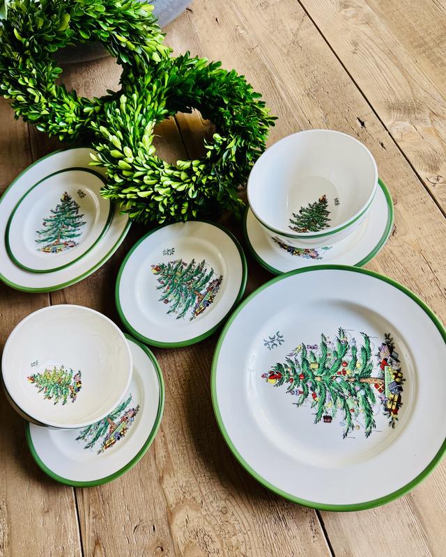 Each piece has a tree in the middle!