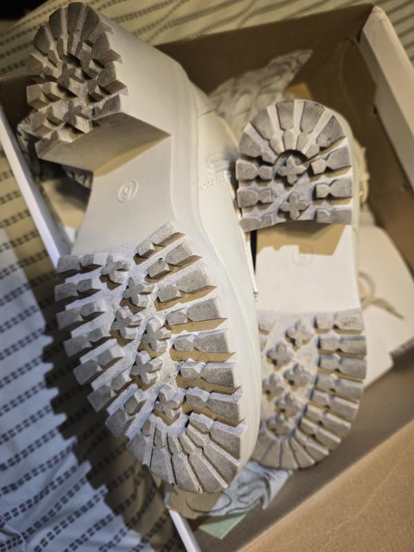 Photos of damaged and dirty soles