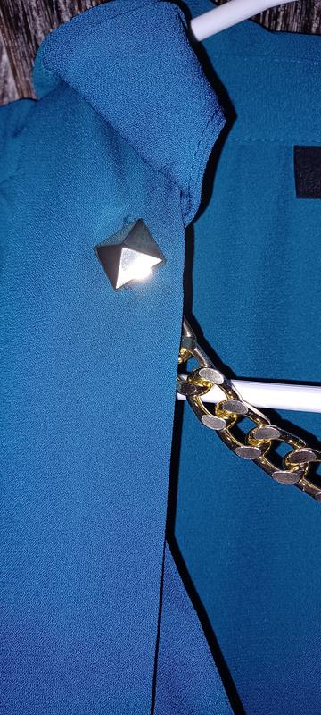 Button under collar where necklace can detach