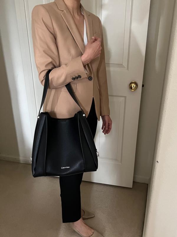 Shorter strap for a cute tote bag.