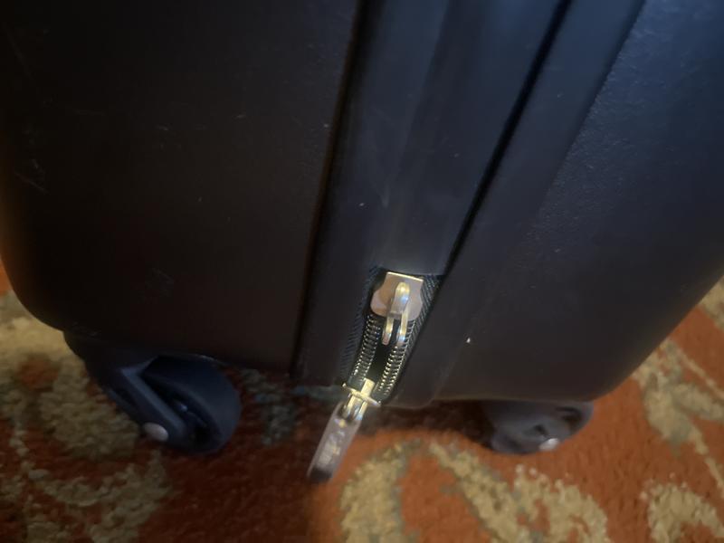 The handle broke off on the first day .I was disappointed and upset.