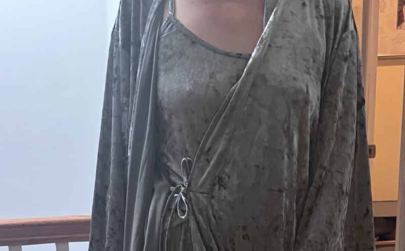 Tank top and inner tie on the robe