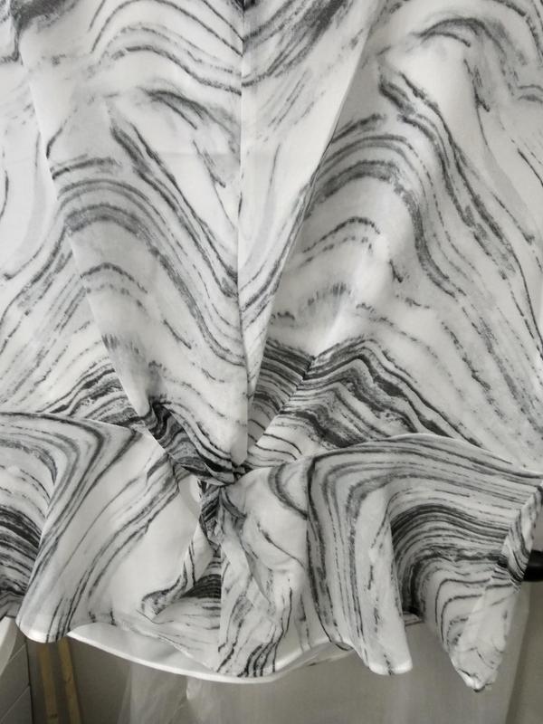 Twist on front of top