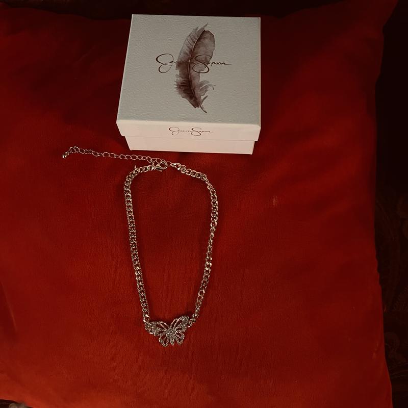 That’s a pen next to the “necklace” that’s how small that piece of garbage is.