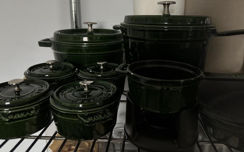 No interior enamel, thinner, cast-iron – healthy cooking