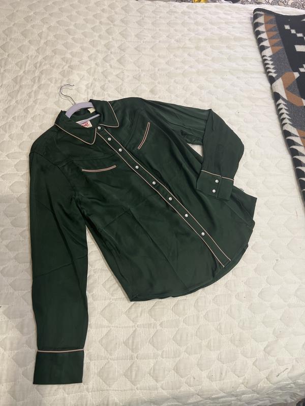 Contrast piping on “pockets” shown here!