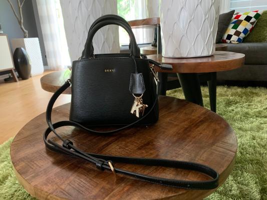 Beautiful DKNY purse!!