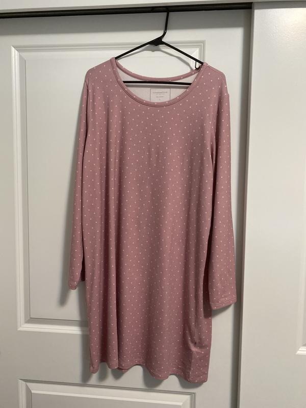 Love the color, shirt length and neckline