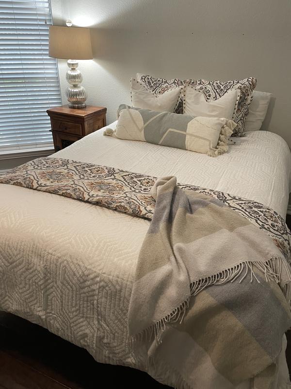 Beautiful duvet adds comfort and class!