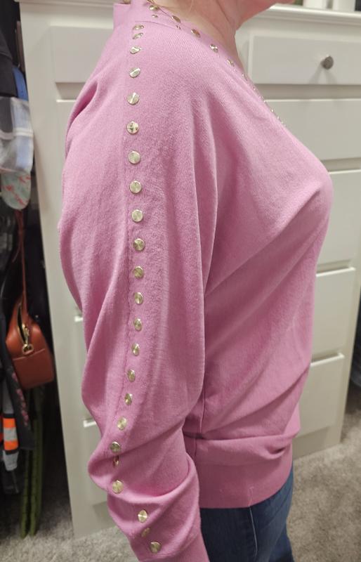 Side view with gold detail