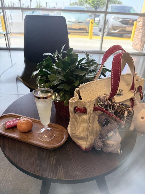 In a world full of trends, I choose to carry cuteness.