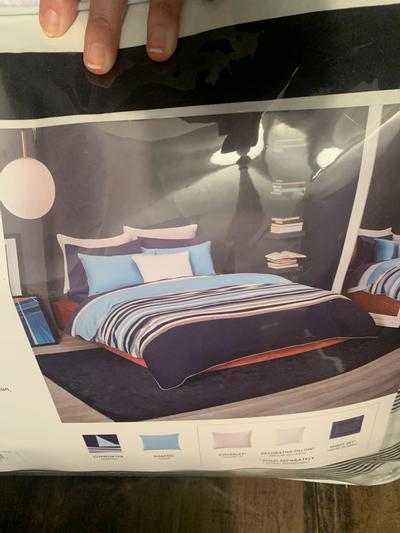 Bright colors in the pictures on the bedding set