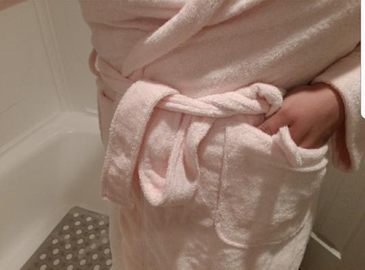 Belt and two pockets, stays on!