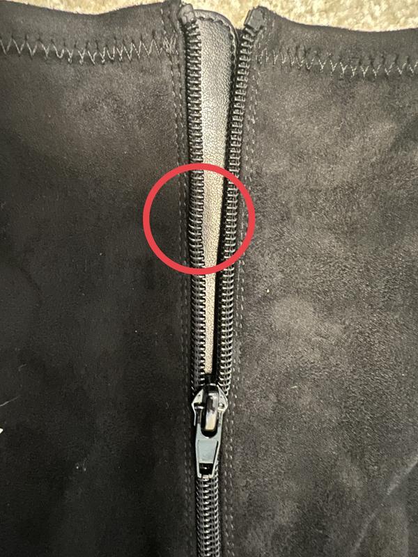 Wavy zipper made it hard to zip without holding the 2 sides together.