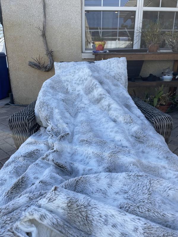Christian siriano blanket sam's club hotsell