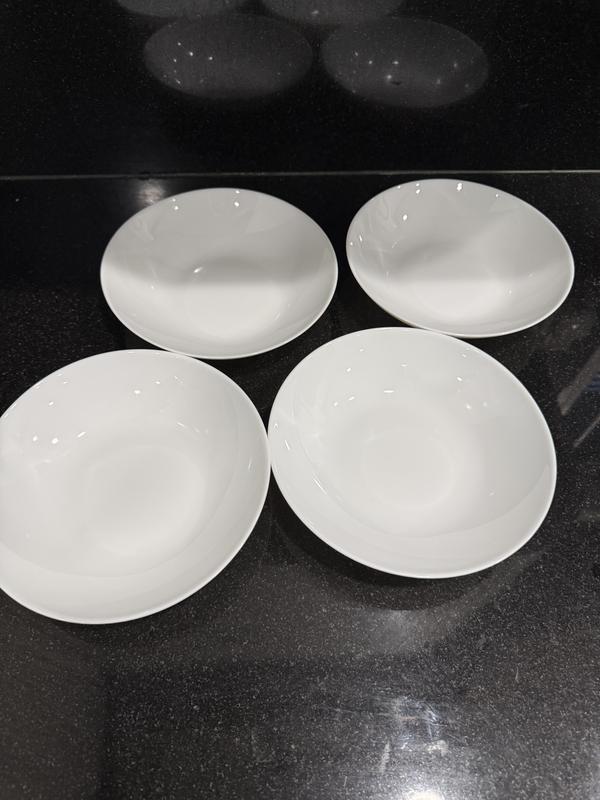 Set a four dinner bowls