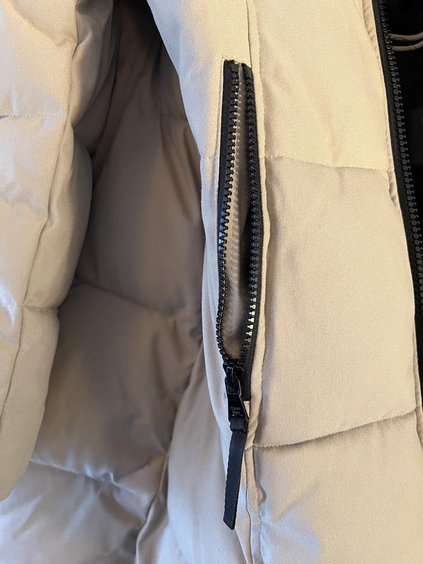 Zippered pockets to keep things safe!