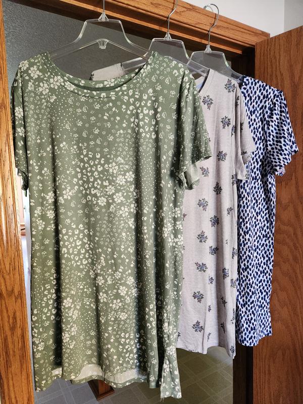 Cute and comfy. Runs true to size. Highly recommend