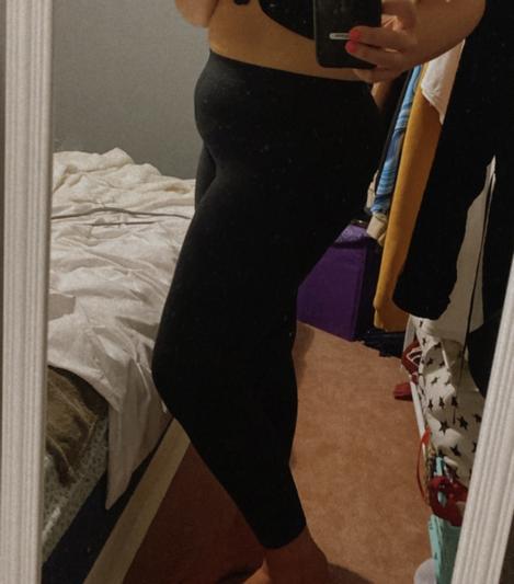 No tummy control, band is slightly firm and creates a slight roll with stomach.