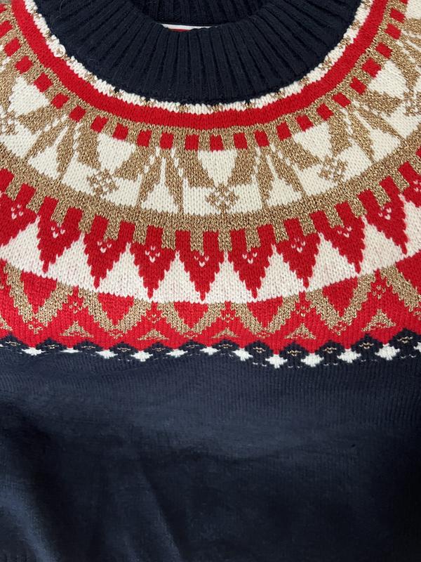 Beautiful detail on this festive sweater