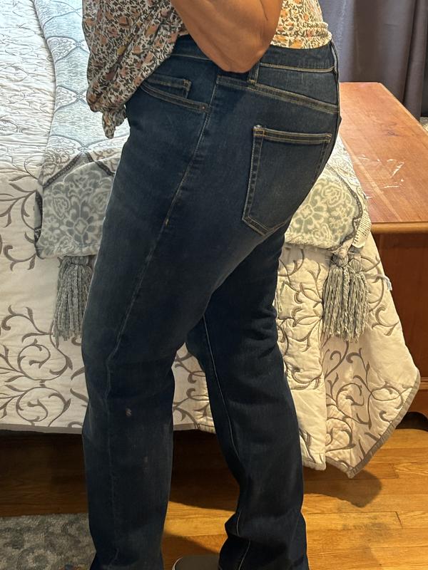 Pictures are with a sneaker and a sandal