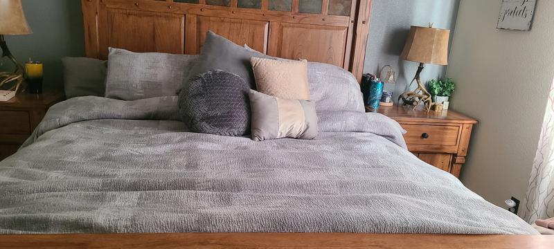 Quilt is great, mixed and matched with all other Macy's purchases.