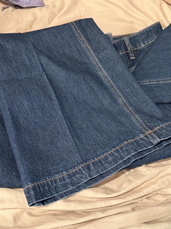 Wide hem and stitching detail