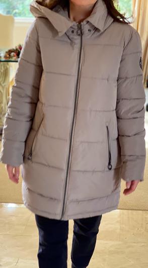 I am 5'4" and the sleeves are a bit long.