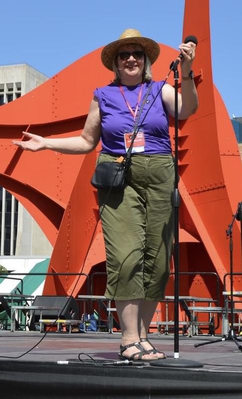 Green pair on stage!