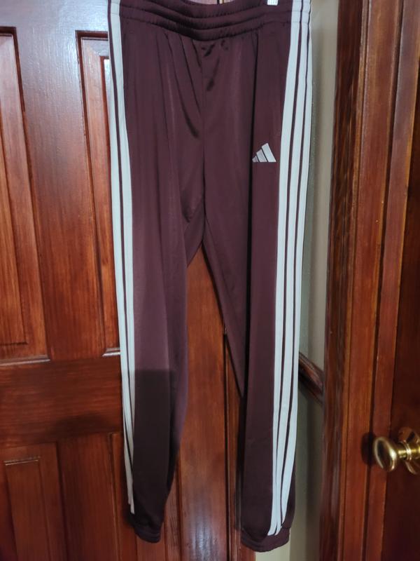 It matched my jacket and the length is ok for a petite women. I have been looking forvthis color forever. Glad i found it at Macy's.