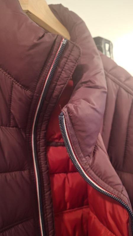 Standed threads along the zipper