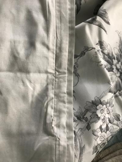 Mostly hidden zipper access at bottom back side of duvet