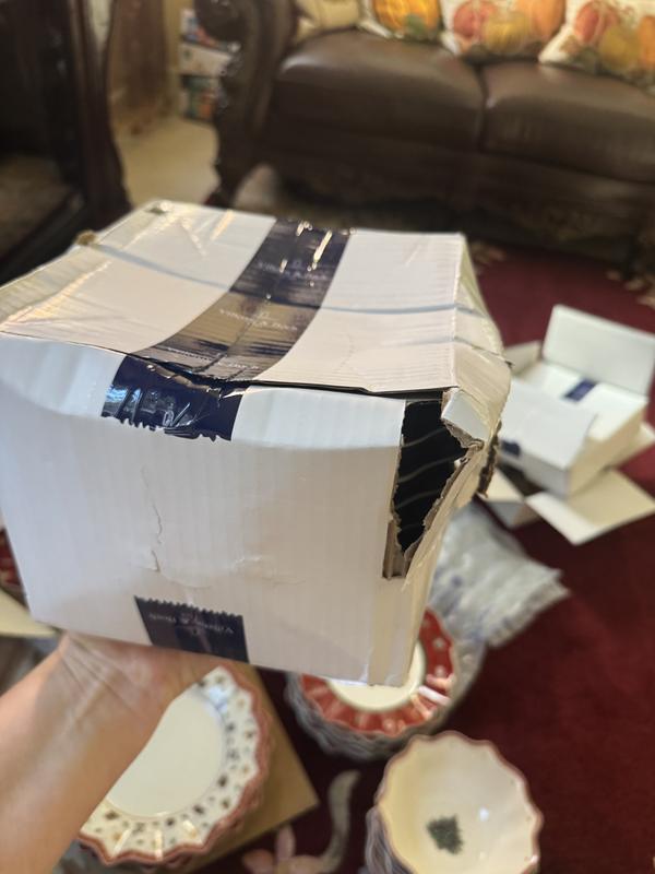 I didn’t open the box. It all smashed !