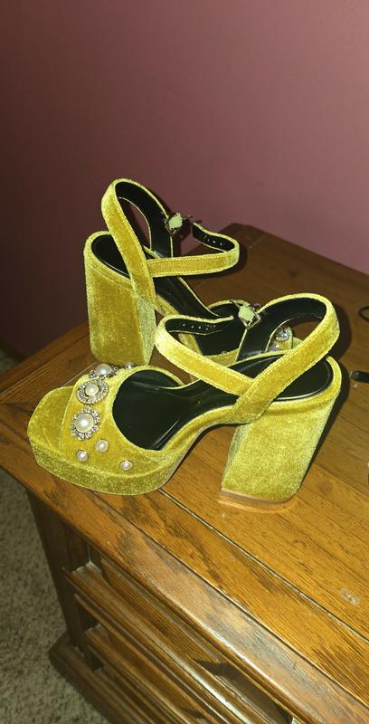 Customer carousel item 1.