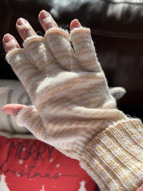 I liked these mitts. Never had ones with fingers exposed.