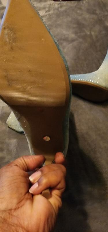 No tags on the bottom and dirty