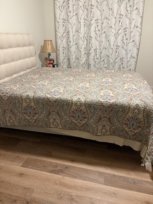 Way too small for a king size quilt