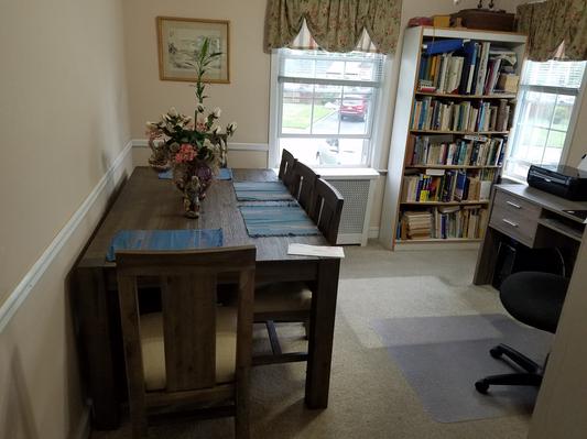 Canyon dining room set, bench under table