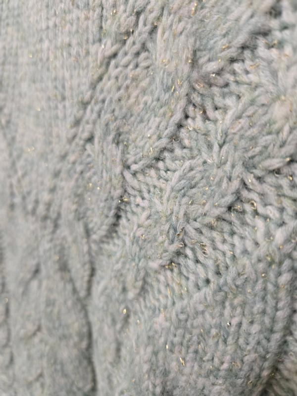 Picture showing metallic threads