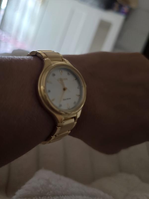 I adjusted the band, it fits perfectly,  so classy