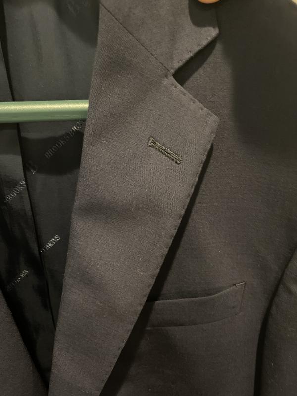 Lapel seams are well-constructed